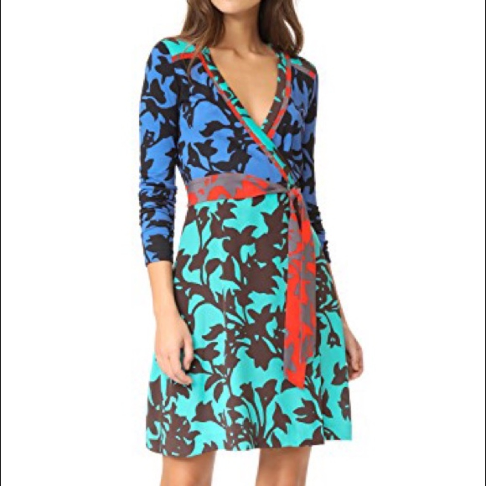 ♥️ DVF FLORAL WRAP DRESS